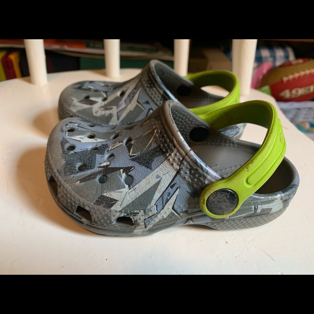 Toddler printed crocs size 7